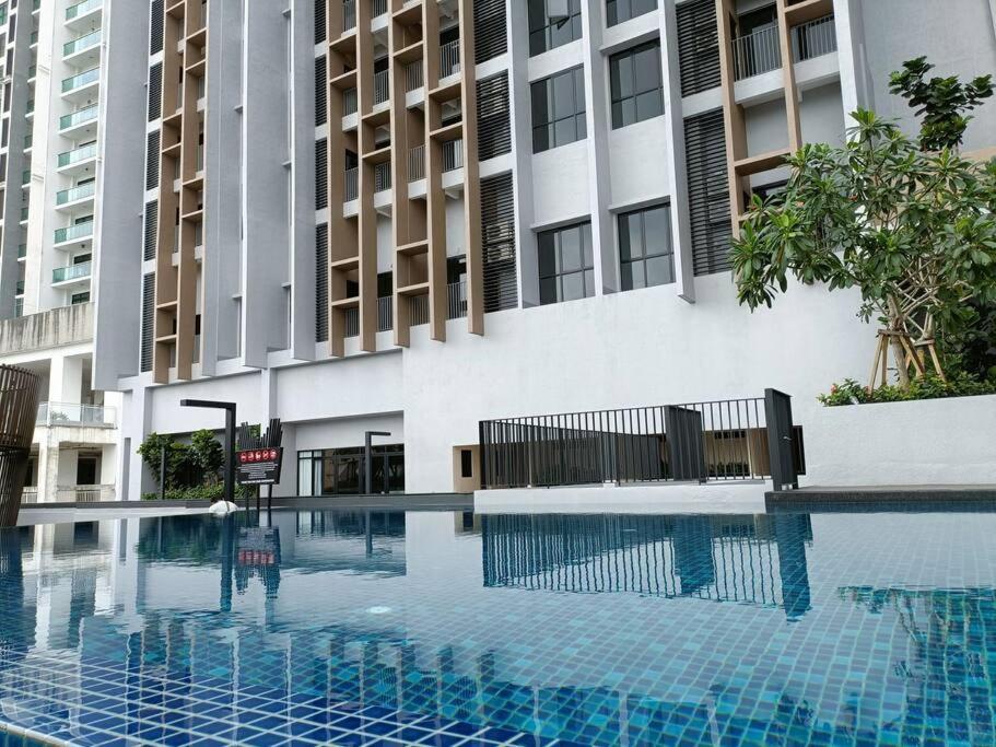 Apartment Sky Trees Netflix And Facilities At Bukit Indah *