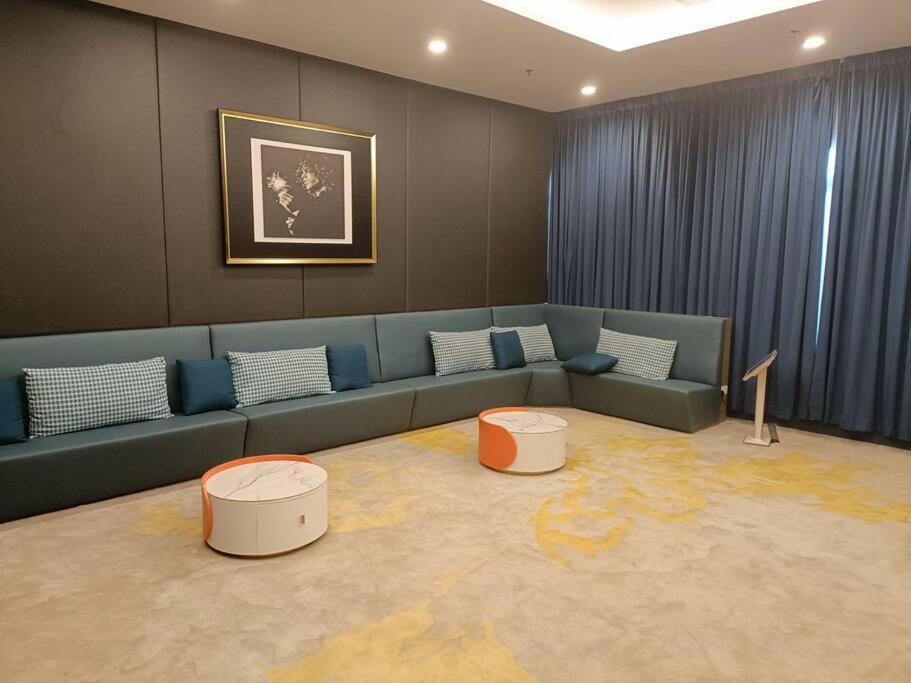 Sky Trees Netflix And Facilities At Bukit Indah Apartment